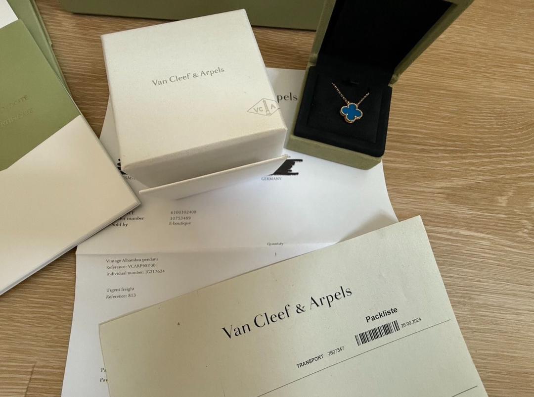 WhatsApp Image 2025-12-08 at 6.05.04 PM (1) Van Cleef & Arpels Alhambra VCA *Ensemble complet* Agate Or 750