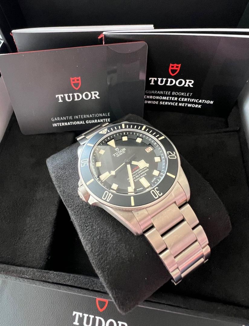 Tudor Pegalos Titane 42 mm, poignet gauche, excellent état, avec accessoires