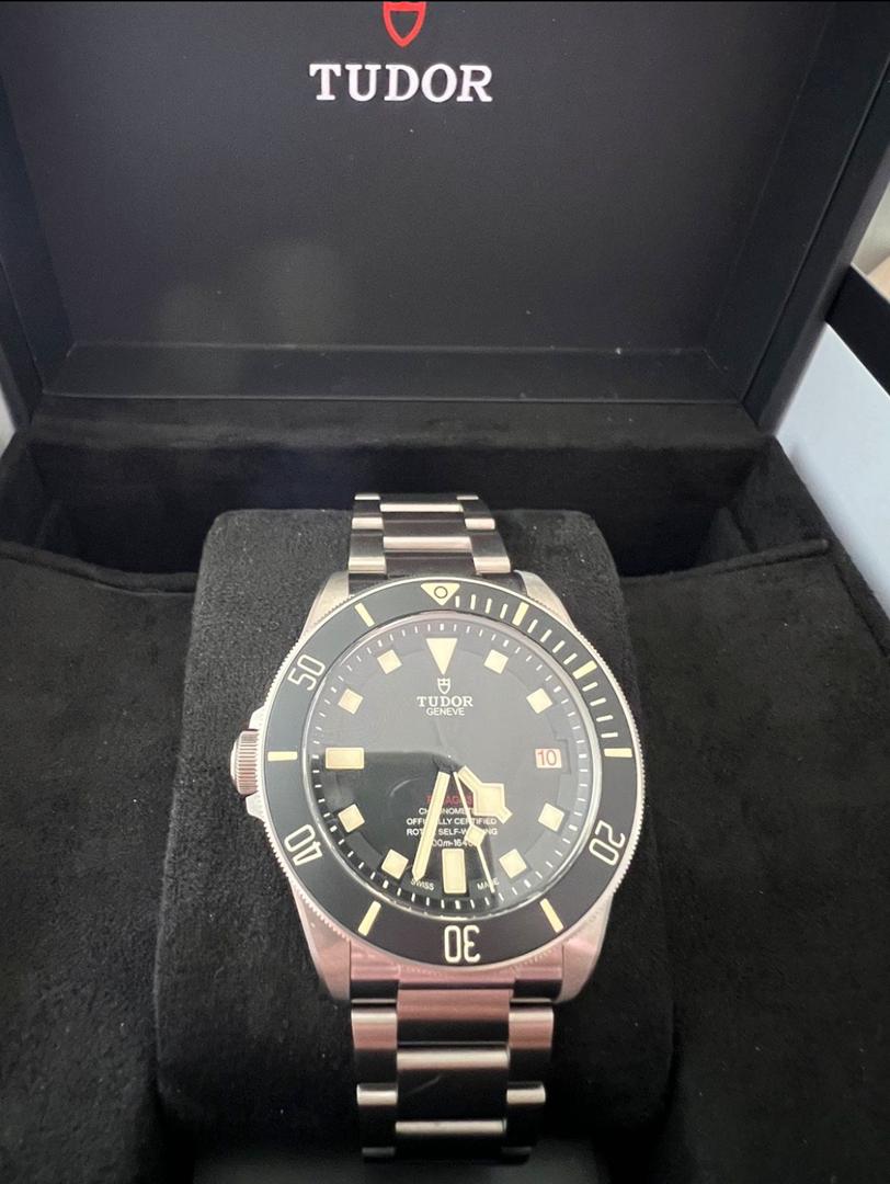 WhatsApp Image 2025-12-15 at 5.02.39 PM Tudor Pegalos Titane 42 mm, poignet gauche, excellent état, avec accessoires