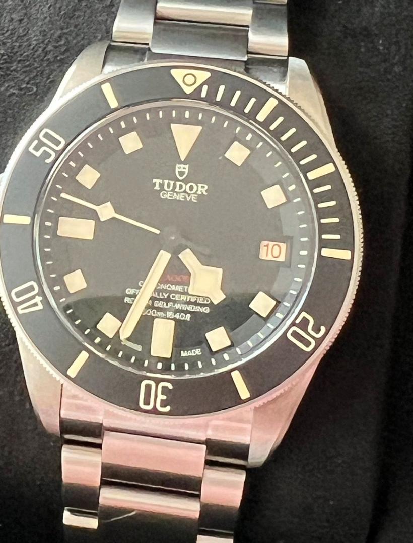 WhatsApp Image 2025-12-15 at 5.02.40 PM Tudor Pegalos Titane 42 mm, poignet gauche, excellent état, avec accessoires