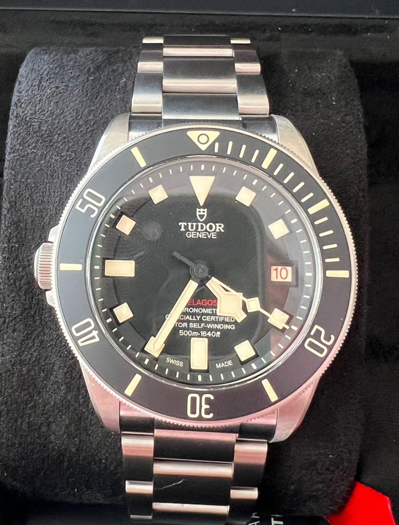 WhatsApp Image 2025-12-15 at 5.02.45 PM (1) Tudor Pegalos Titane 42 mm, poignet gauche, excellent état, avec accessoires