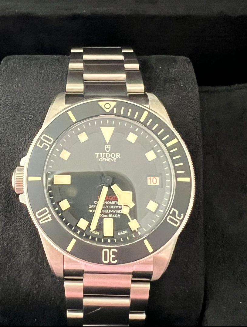 WhatsApp Image 2025-12-15 at 5.02.46 PM Tudor Pegalos Titane 42 mm, poignet gauche, excellent état, avec accessoires