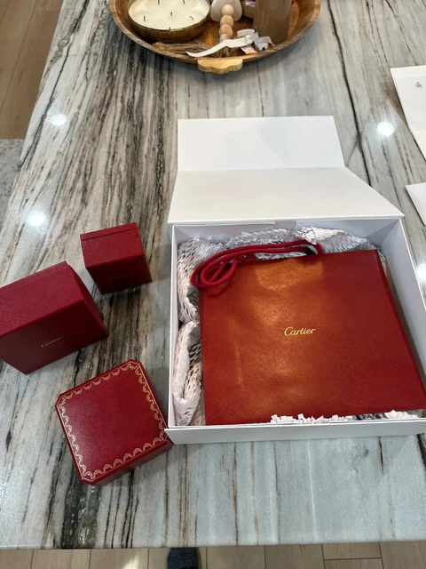 cartier-love-bracelet-rose-gold-size-17-11.webp bracelet love cartier en or rose taille 17