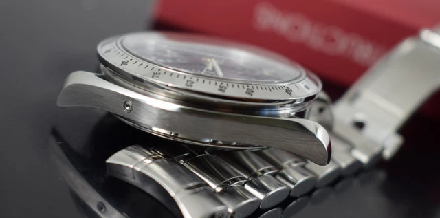 omega-speedmaster-triple-date-35238000-papers-generic-box-20.webp Omega Speedmaster Triple Date 3523.80.00, papiers, boîte générique, 1 an, GTE, 2003
